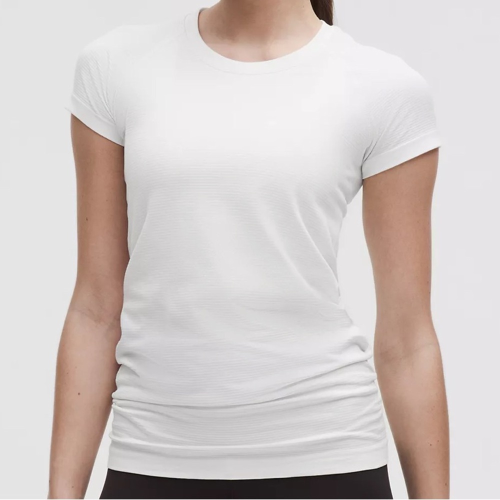 Lululemon Swiftly Tech Short-Sleeve Shirt 2.0
Hip Length
